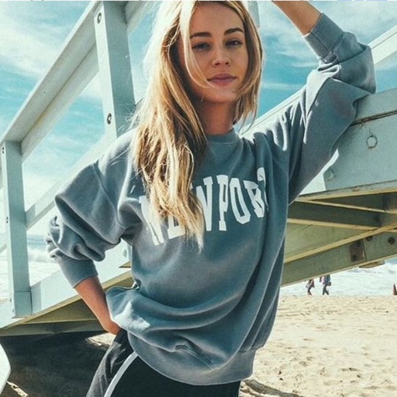 Brandy Melville Sweaters - Brandy Melville Newport sweatshirt